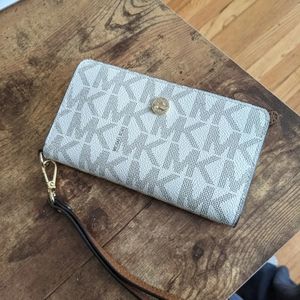 Michael kors wallet